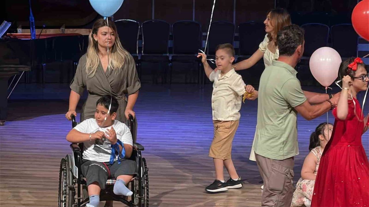 Bodrum'da Yahşi Özel Eğitim Uygulama Okulu'nda mezuniyet töreni
