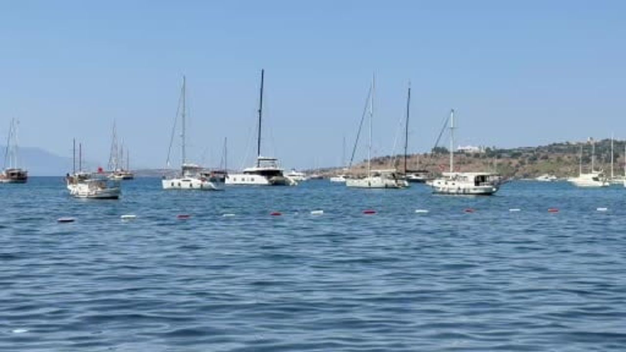 Bodrum koylarında yat yoğunluğu arttı: Sezon deniz trafiğini zorluyor