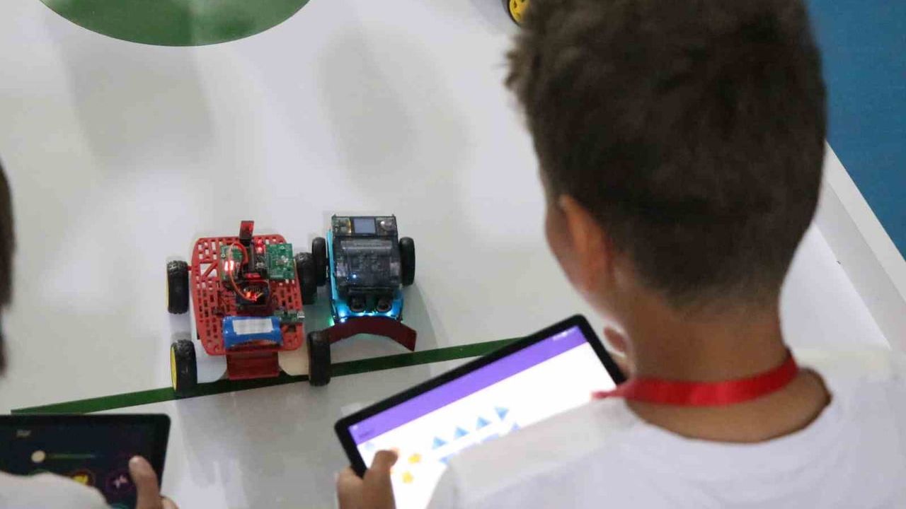 Bolu'da 3. Teknoloji Festivali: 68 takımın katılımıyla mini robot yarışları