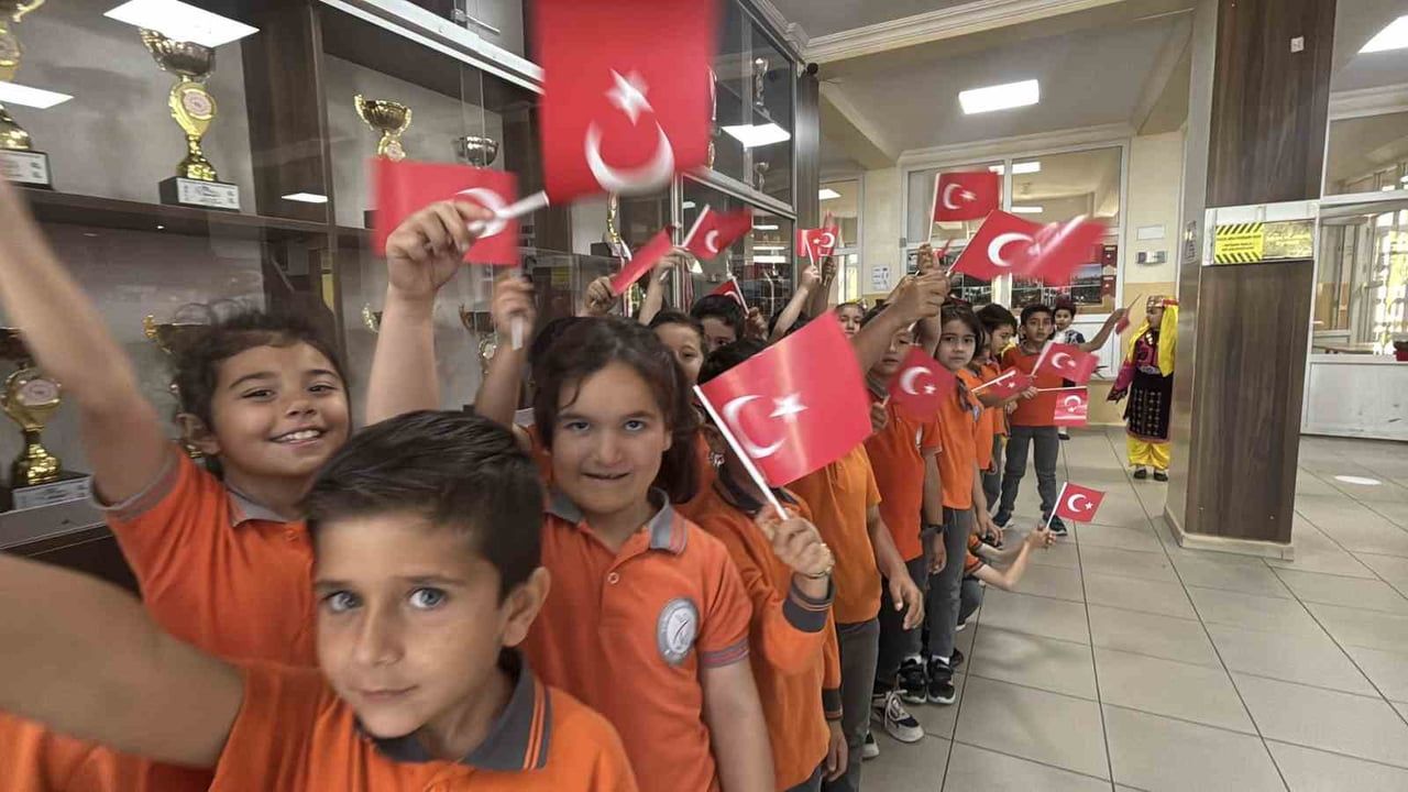 Bolu’da 49 bin 169 öğrenci karne sevinci yaşadı