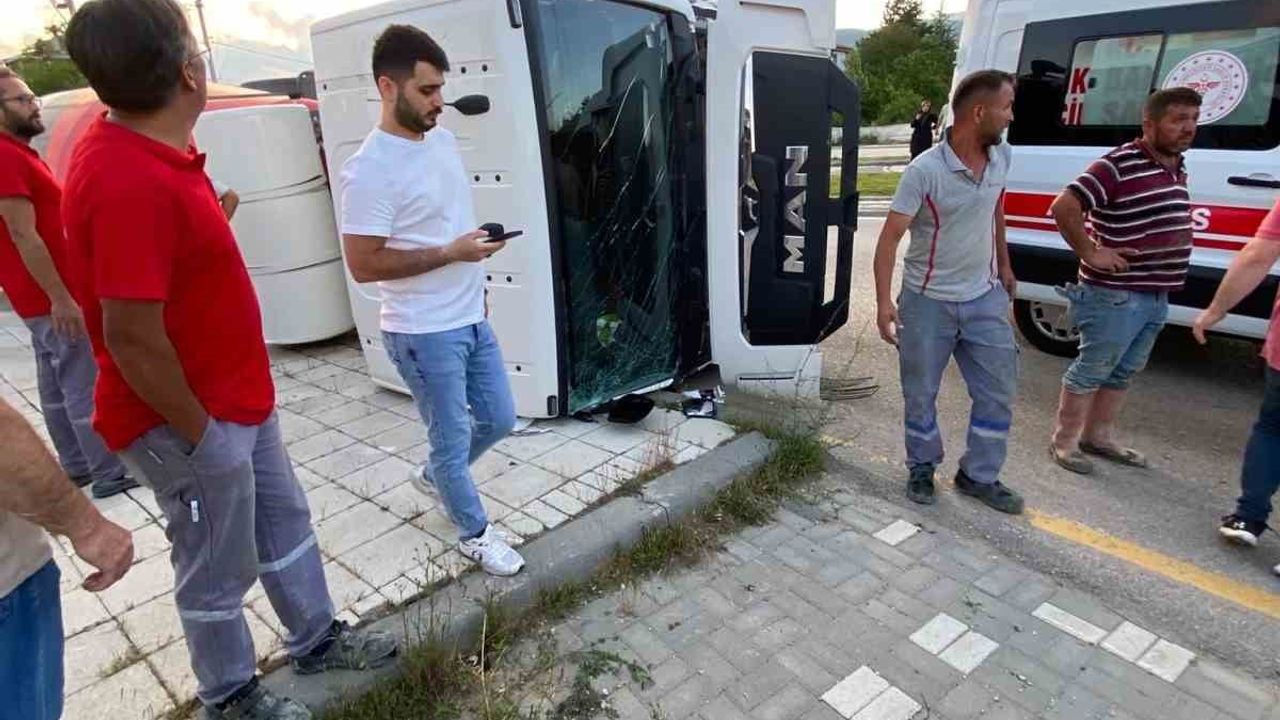 Bolu'da beton mikseri devrildi: 1 yaralı