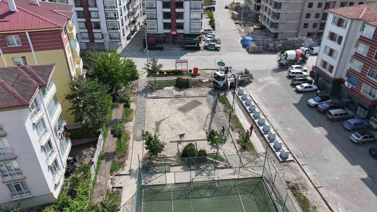 Bolu'da Şehit Ziya Sarpkaya Parkı'nın oyun alanları yenileniyor