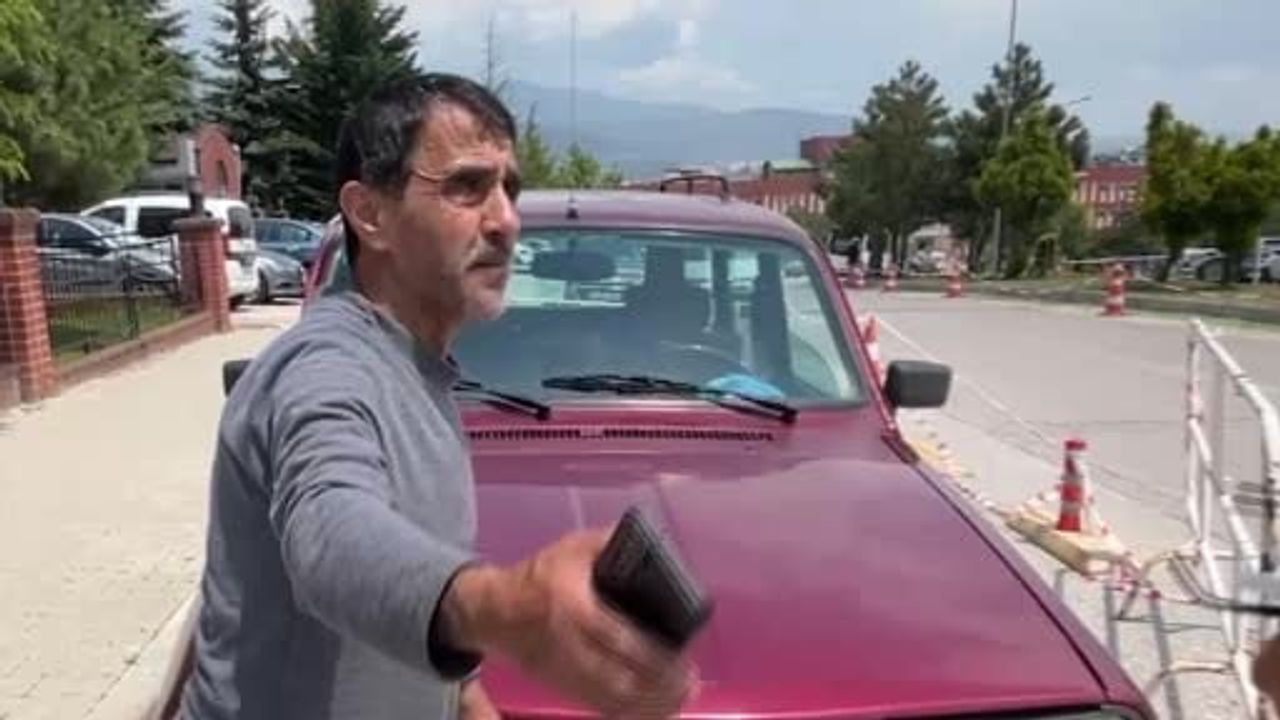 Bolu Gölköy'de yokuşta geri kayan araç arkasındaki otomobile 3 kez çarptı