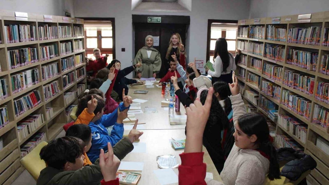 Bor Halil Nuri Bey İlçe Halk Kütüphanesi'nde 56 öğretmen adayından 19 farklı etkinlik