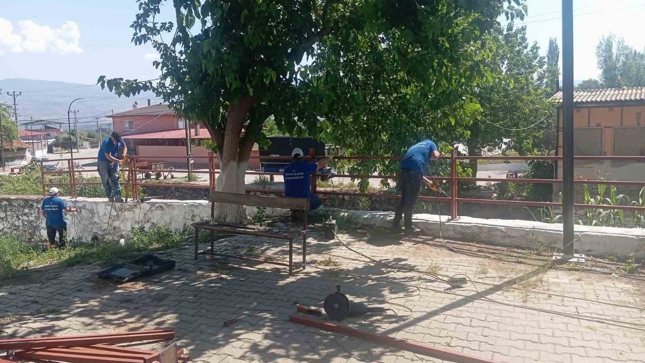 Bozdoğan belediyesi'nden Kazandere'de korkuluk ve tel örgü çalışması