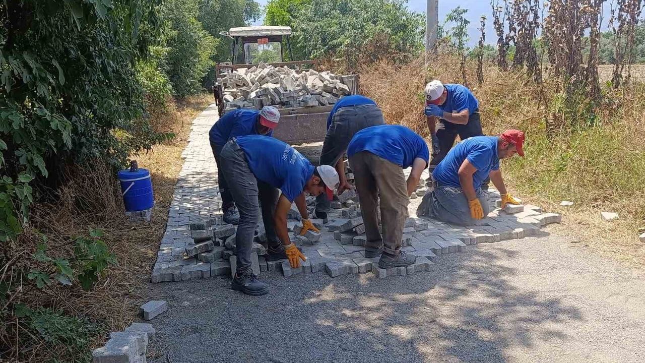 Bozdoğan belediyesi'nden Yazıkent'te parke taşı çalışması