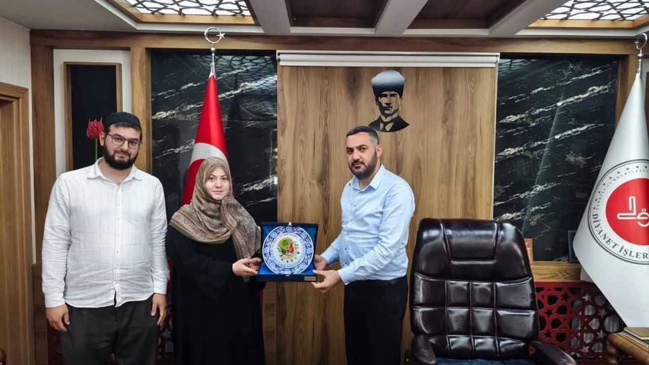 Bozüyük'te hafızlık kur’an kursu öğreticisi Elif Zorlu Türkiye finaline katılmaya hak kazandı