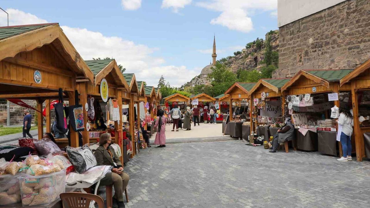 Bu pazar Talas’ta ikinci Maharetli Eller kadın üretici pazarı