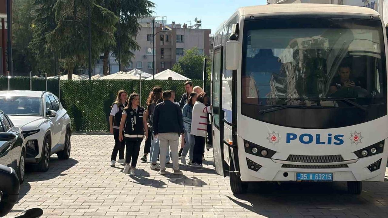 Buca Belediyesi'ne yönelik İzmir merkezli yolsuzluk operasyonunda 50 şüpheli hastaneye sevk edildi