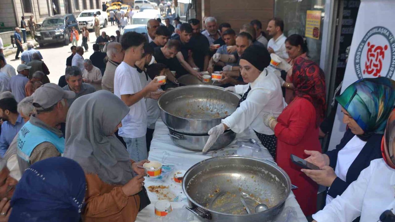 Bulanık’ta 5 bin kişiye aşure ikram edildi