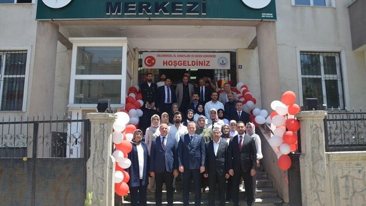 Bulanık'ta kursiyerlerin yıl sonu sergisi ziyaretçileri buluşturdu