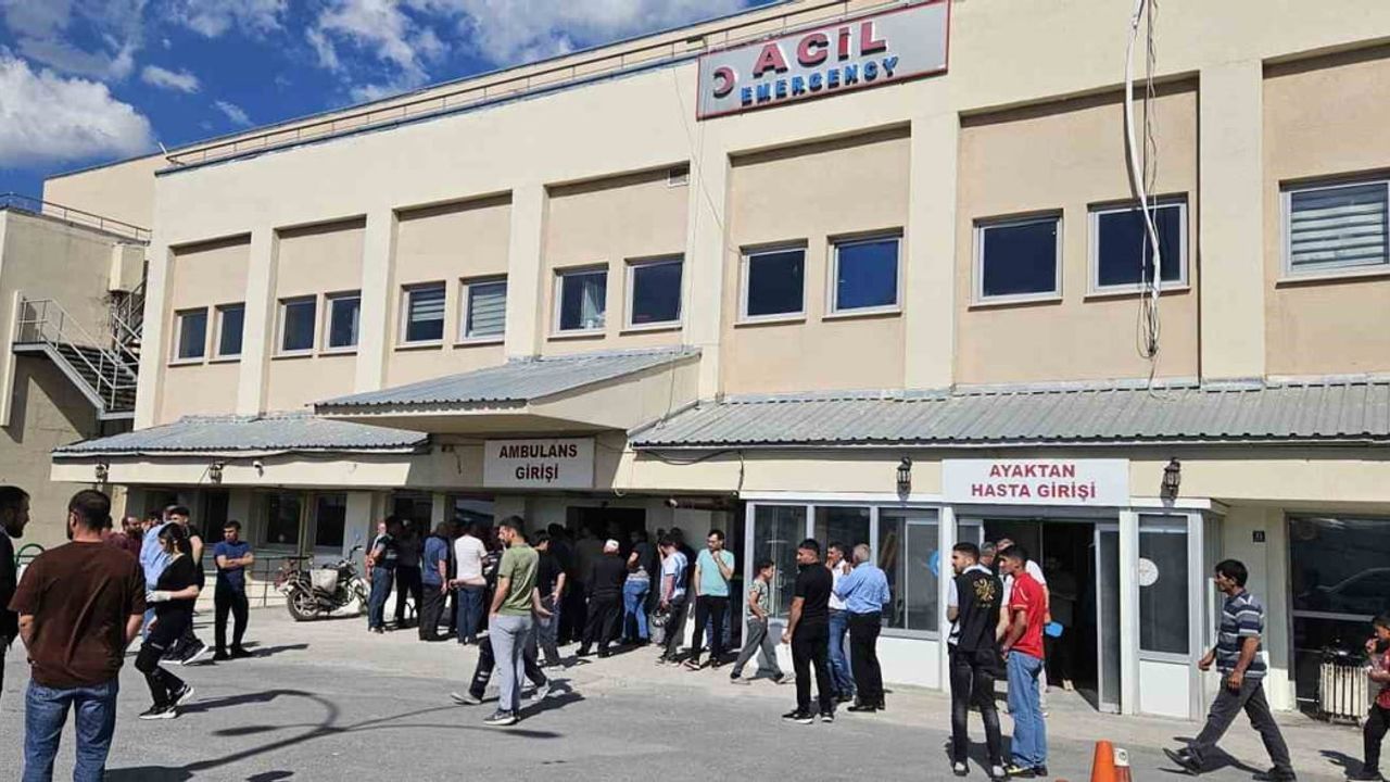 Bulanık'ta minibüs ile motosiklet çarpıştı: 1 ölü, 1 ağır yaralı