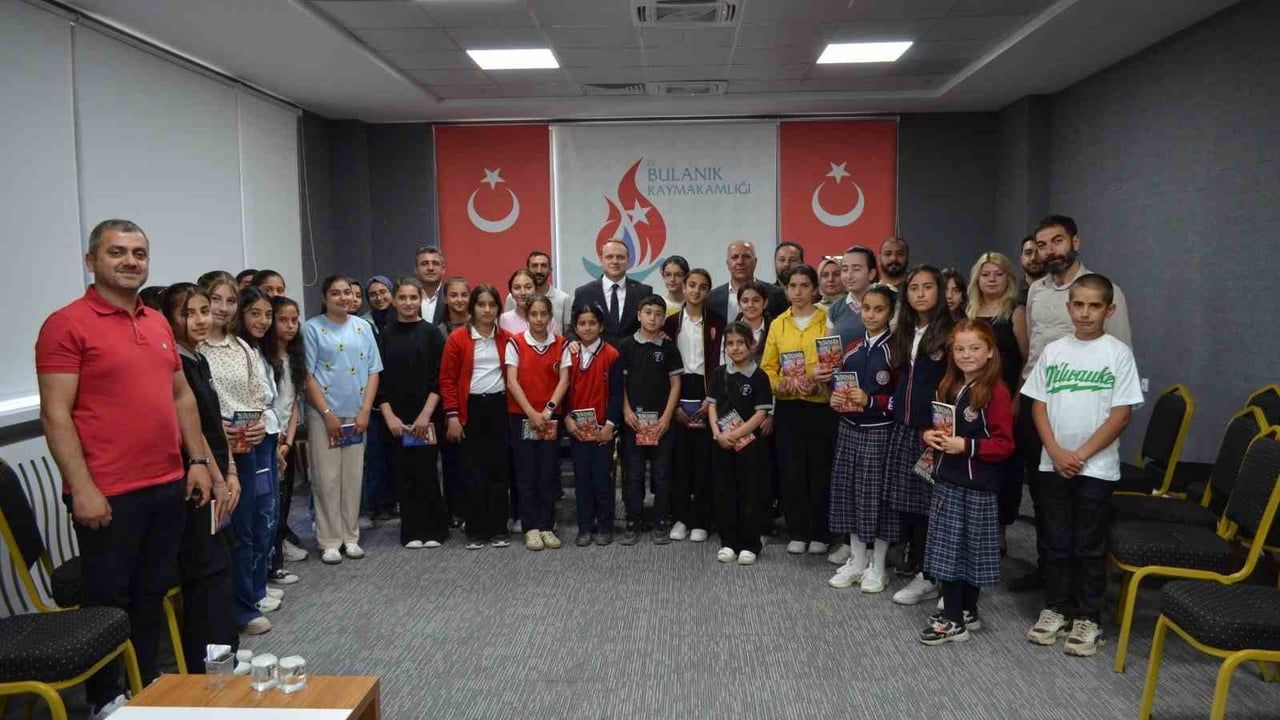 Bulanık’ta öğrenciler 'Yıldızlara Yakın'ı Kaymakam Koşansu ile değerlendirdi