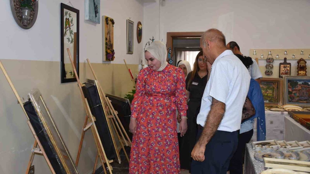Burç Sosyal Tesisi'nde kursiyerlerin emekleri sergilendi