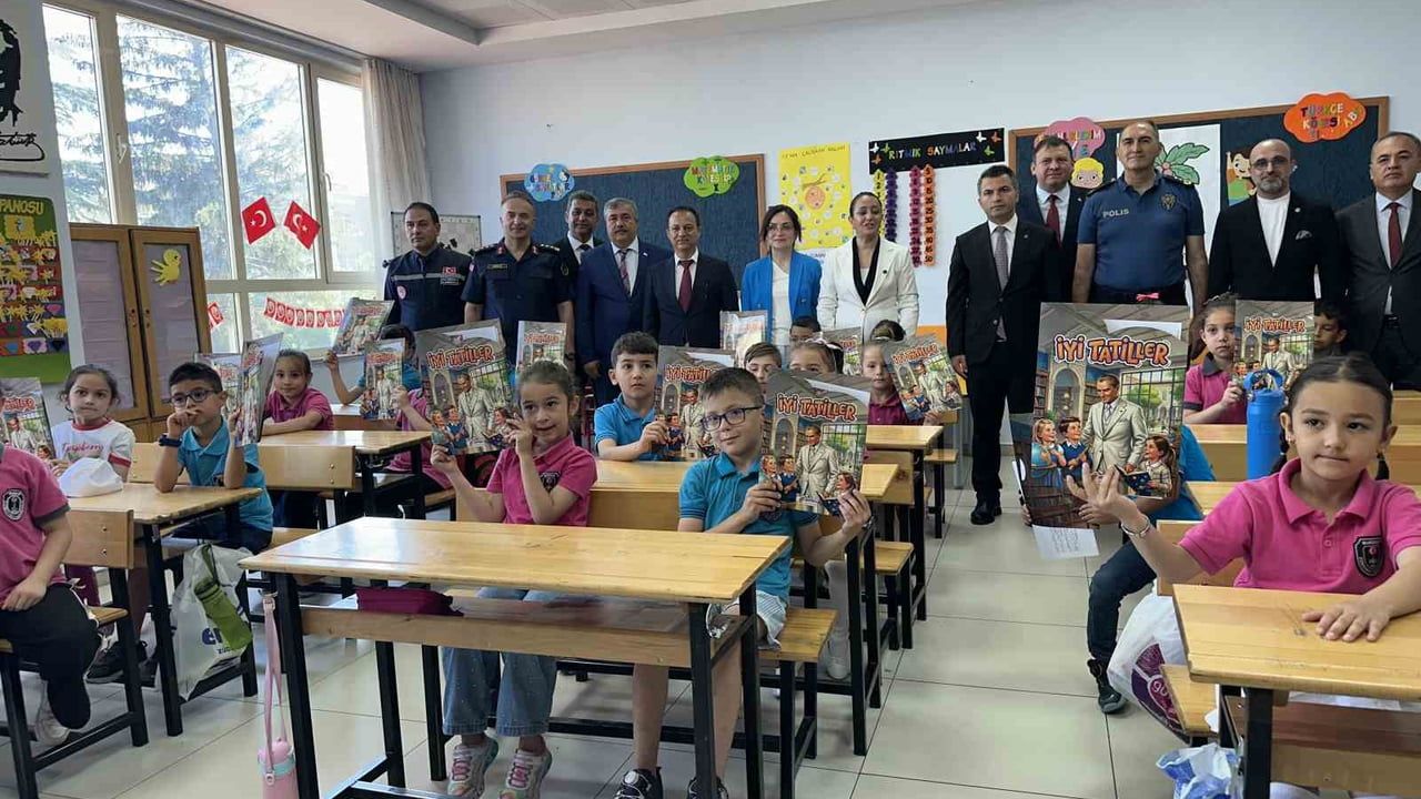 Burdur’da 42 bin 82 öğrenci karne alarak yaz tatiline başladı