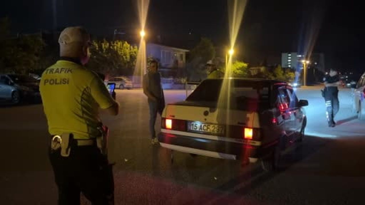 Burdur’da abartı egzozlu 2 araç trafikten men edildi