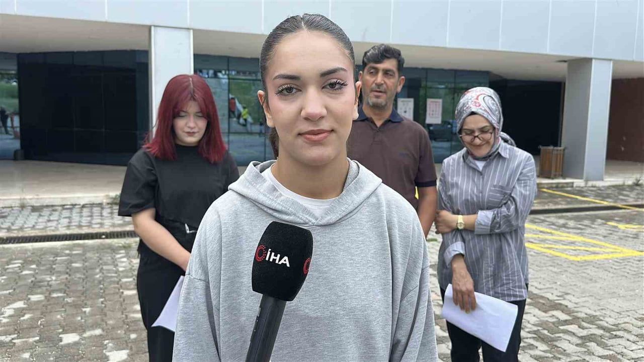 Burdur'da aile dört üyesi birlikte üniversite sınavına girdi