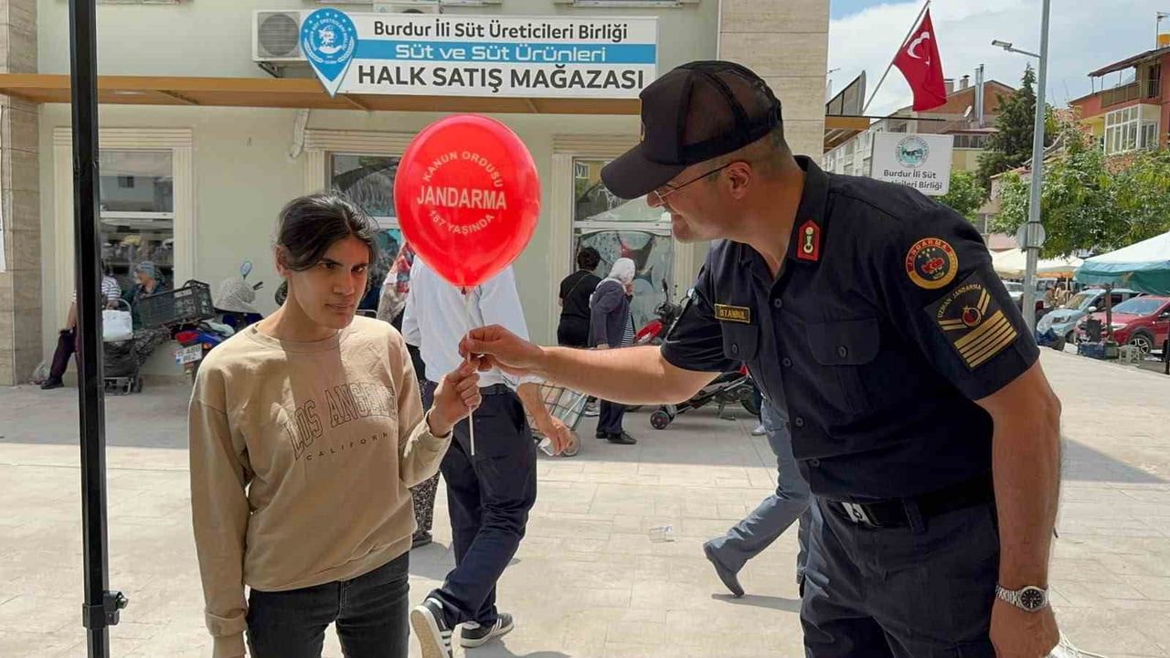 Burdur’da Jandarma’nın 187’nci Kuruluş Yıldönümü: Bilgilendirme Standı Vatandaşlarla Buluştu