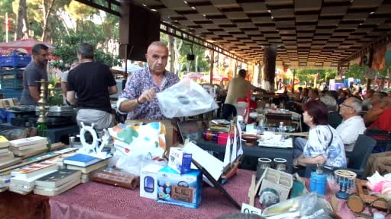 Burhaniye'de ikinci el mezatlarına ilgi arttı