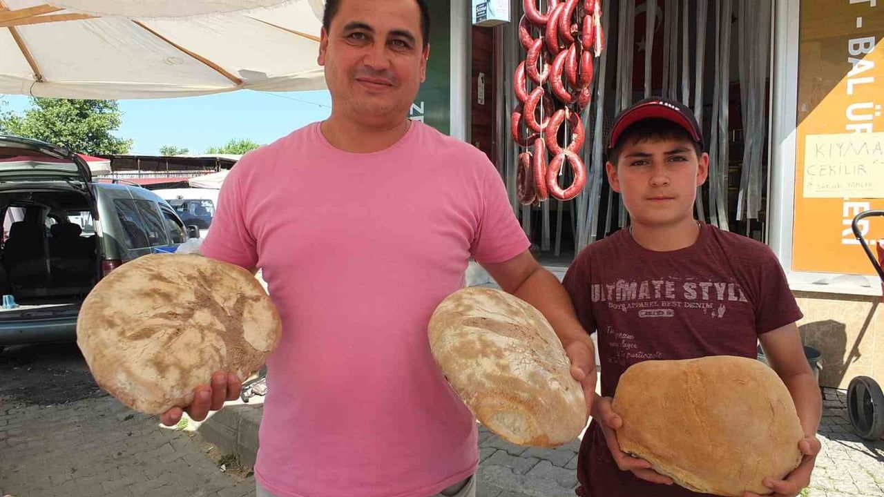 Burhaniye'de köy ekmeği ilgi gördü