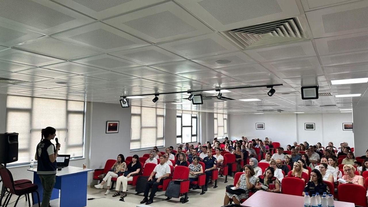 Burhaniye'de Okul ve Siber Güvenliği Bilgilendirme Toplantısı