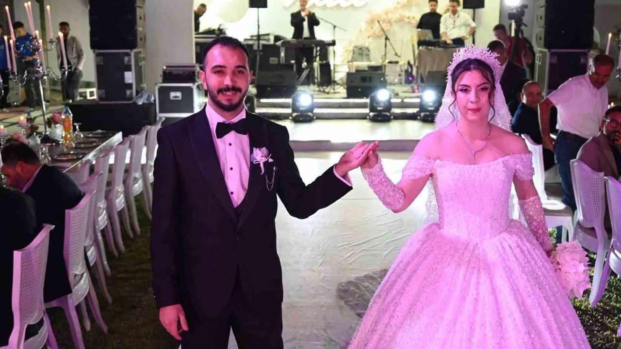 Burhaniye'de protokolü buluşturan düğün: Eylül Karabaş ile Taner Dede evlendi