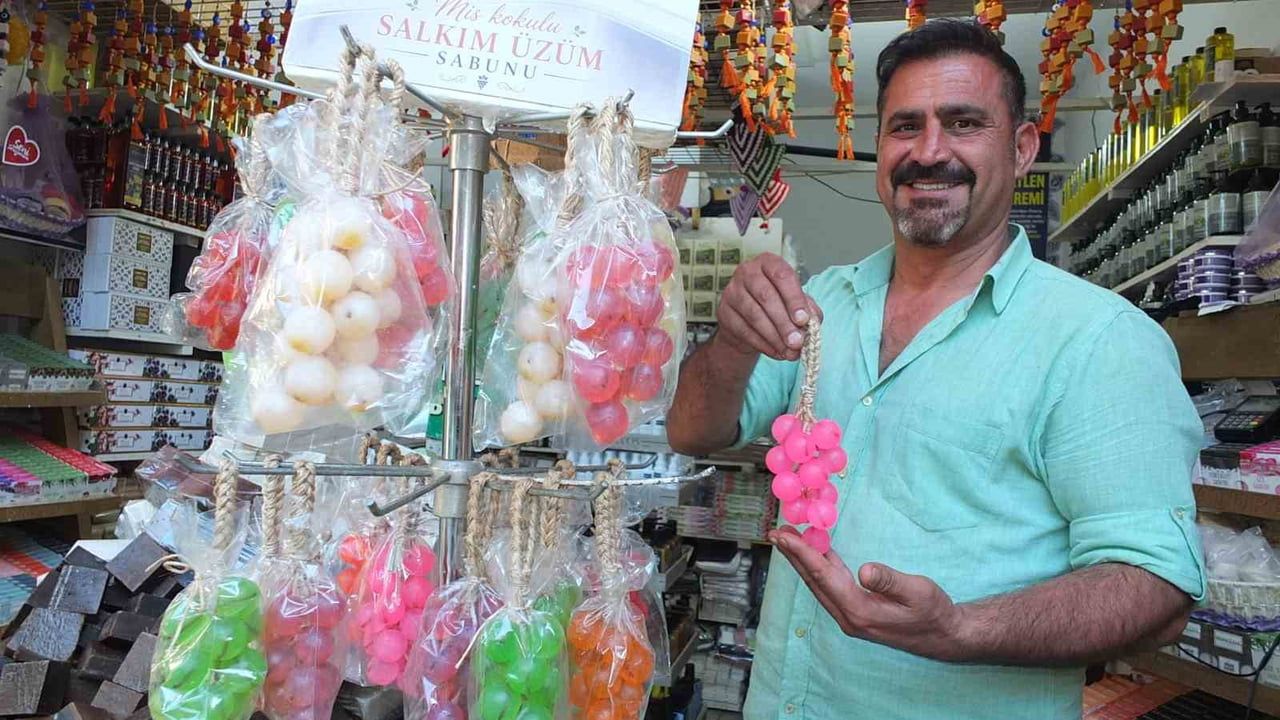 Burhaniye’de salkım sabun ilgi gördü