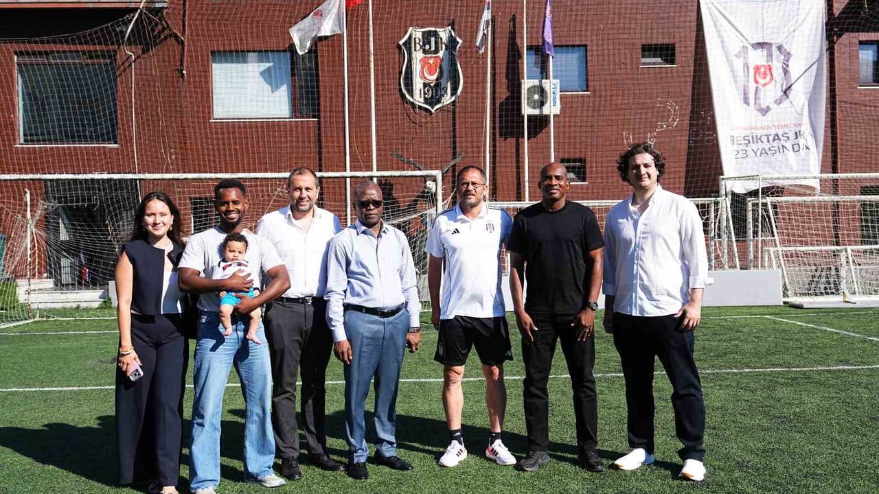 Burkina Faso büyükelçisi ve spor büyükelçisi Beşiktaş akademisini ziyaret etti