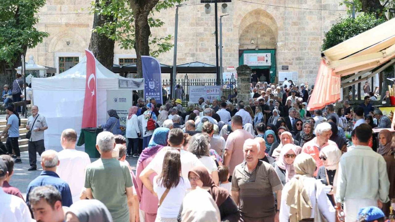 Bursa büyükşehir'den 17 ilçede 28 noktada aşure ikramı