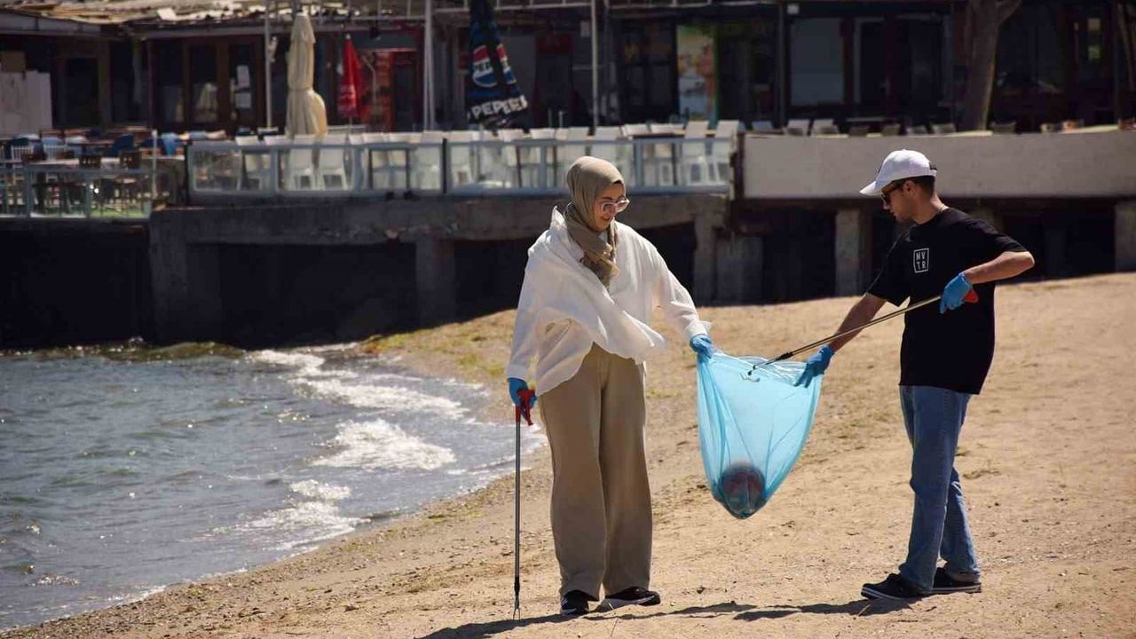Bursa Büyükşehir’in Çevre Haftası Etkinlikleri: Mudanya’da 42 m² Seramik Duvar Panosu ve Sahil Temizliği