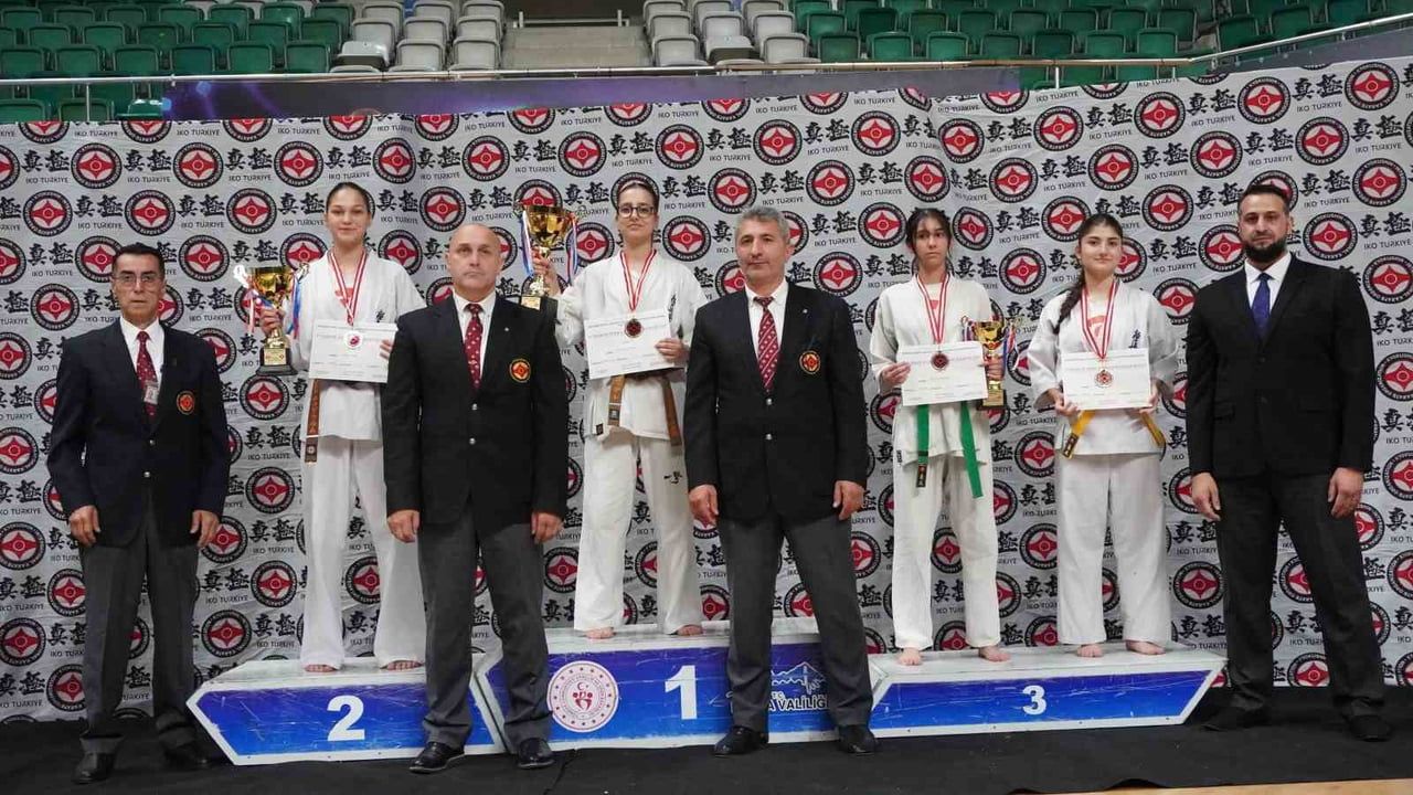 Bursa'da 1. Türkiye açık Kyokushin karate kupası gerçekleştirildi