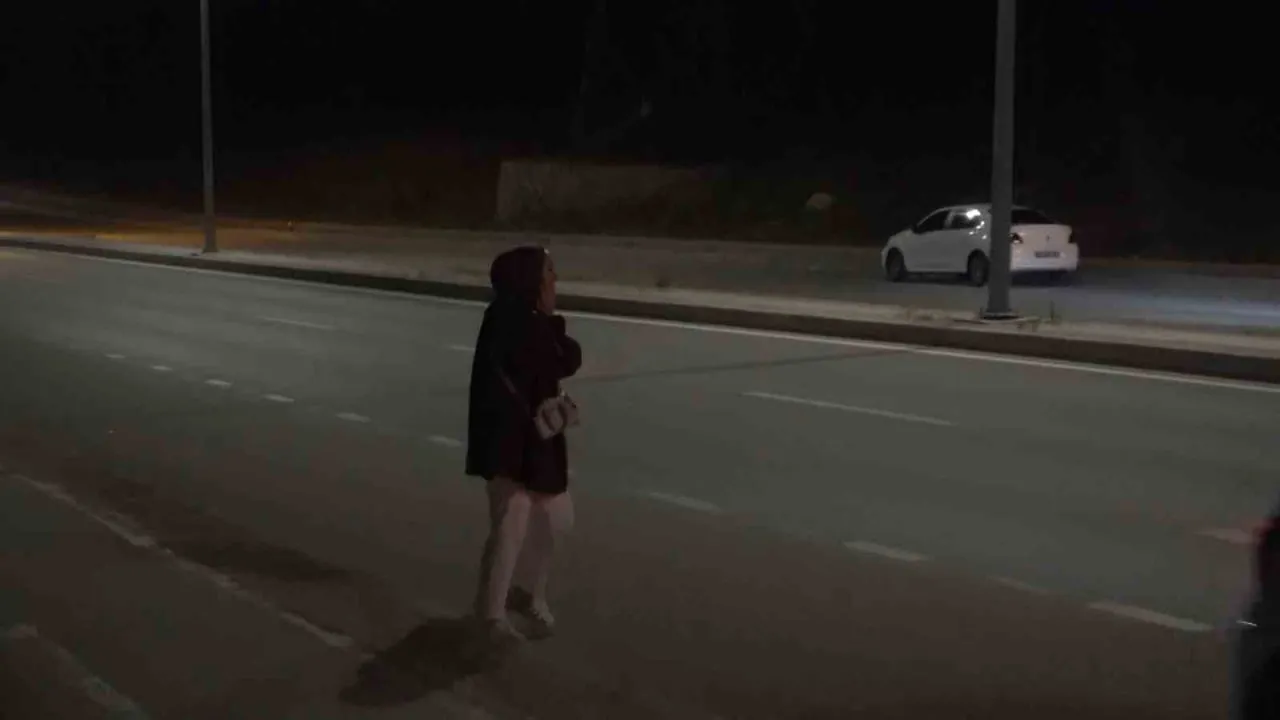 Bursa'da 25 metrelik tır dorsesine yazılan mesajla eşine doğum günü sürprizi