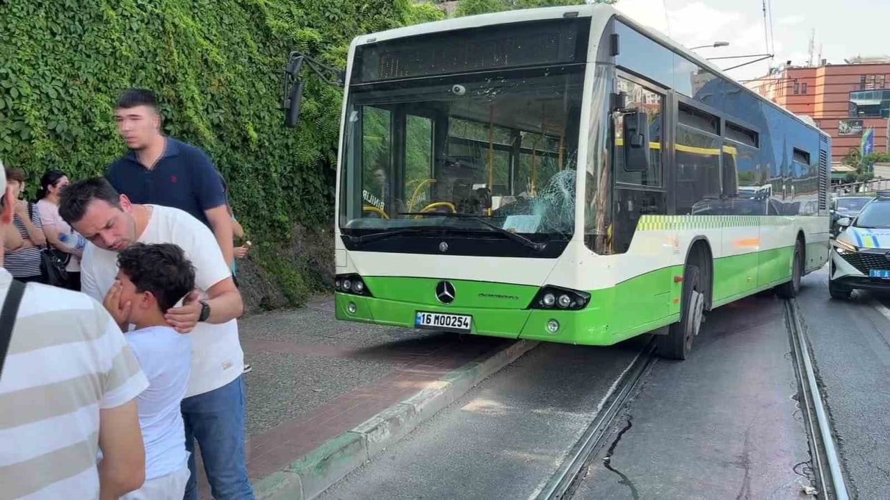Bursa'da anne ve bebeğe otobüs çarptı: 2 yaralı