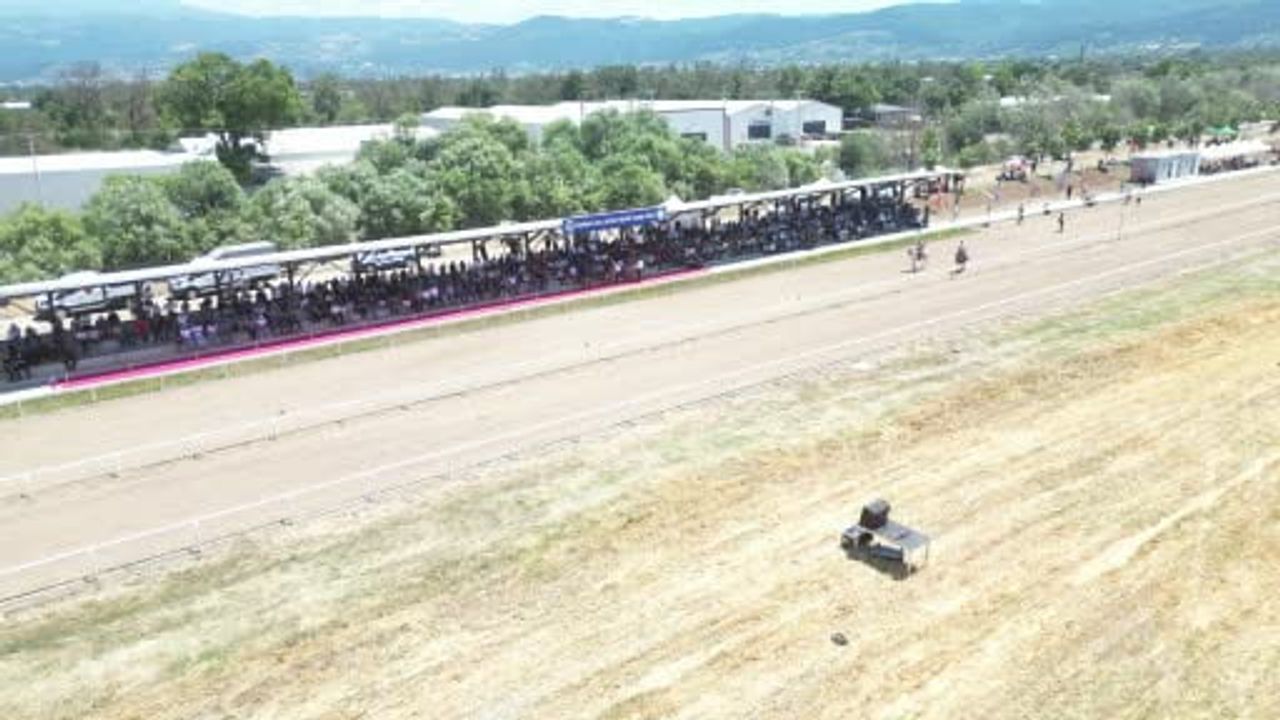 Bursa'da geleneksel rahvan at yarışları nefes kesti