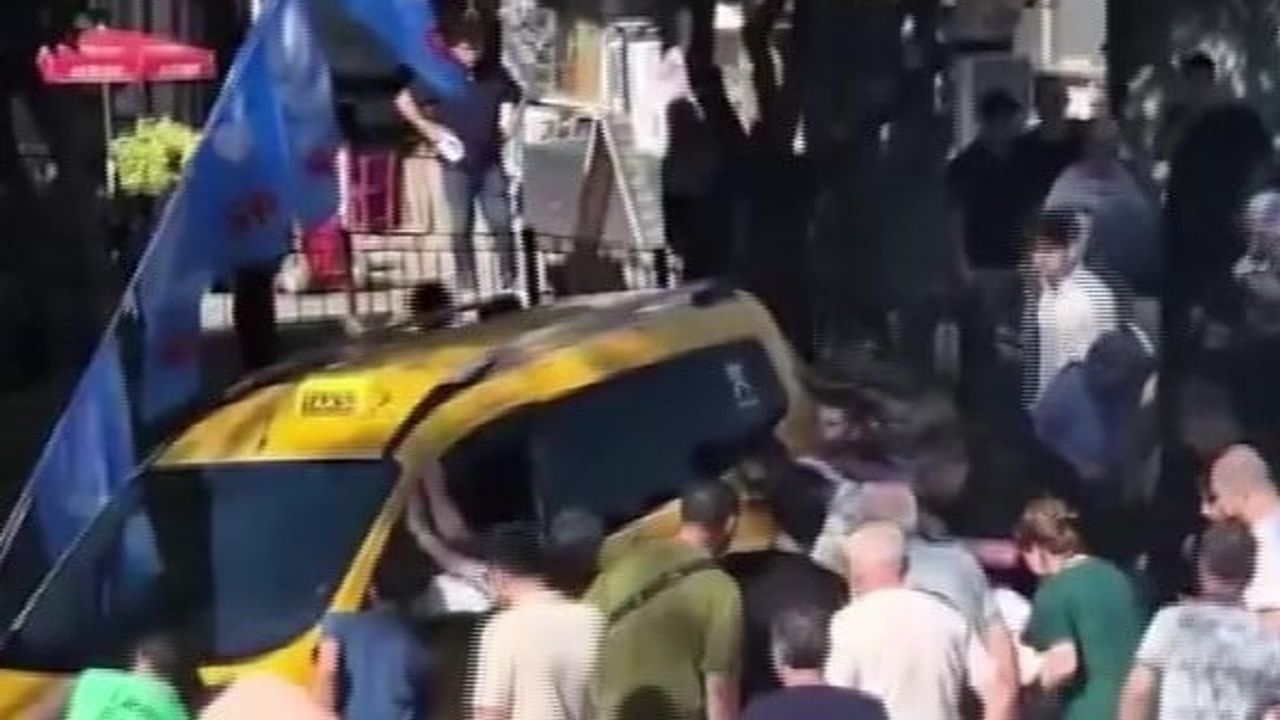 Bursa'da genç avukat taksinin altında kalarak ağır yaralandı