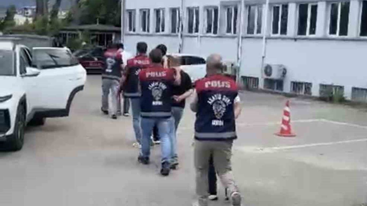Bursa'da iş ve burs vaadiyle hesap avına çıkan şebeke polis tarafından çökertildi