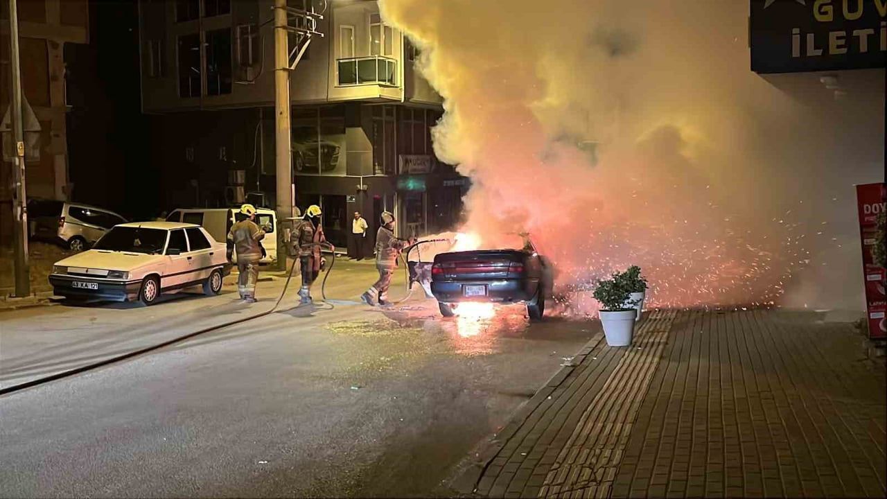 Bursa’da seyir halindeki araç alev aldı, kullanılamaz hale geldi
