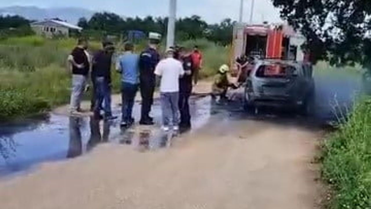 Bursa Kestel’de motor kısmından çıkan yangınla otomobil kullanılamaz hale geldi