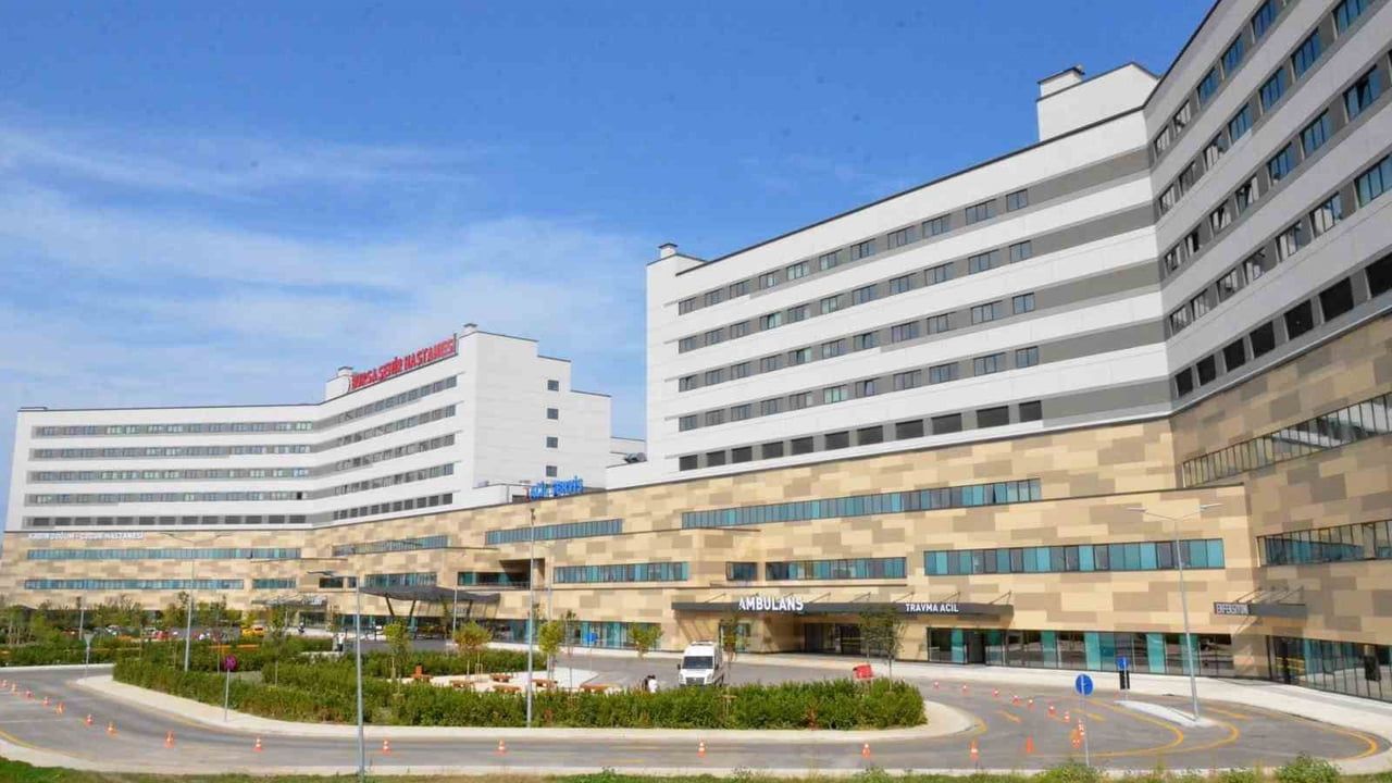 Bursa Şehir Hastanesi’ne bin 500 araçlık otopark: Metro hattı yıl sonunda tamamlanacak
