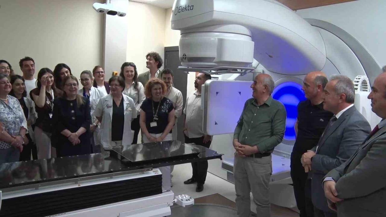 Bursa Uludağ Üniversitesi'ne Yapay Zeka Destekli Elekta Versa HD Radyoterapi Cihazı
