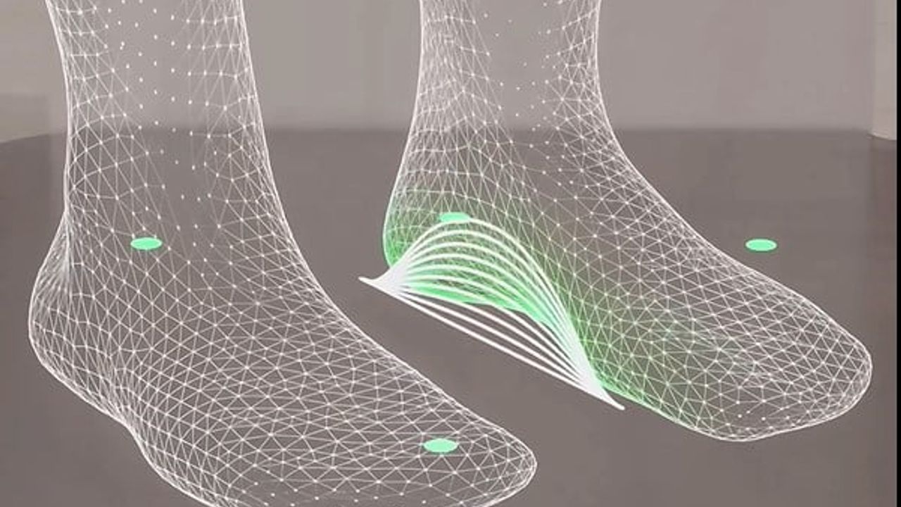 Bursasporlu oyunculara Burtom ve FootBalance iş birliğiyle kişiye özel tabanlık