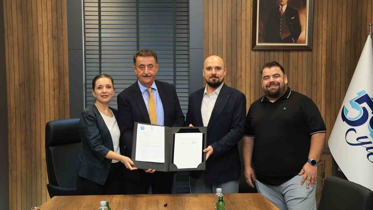 BUÜ'de görme engelli öğrenciler için WeWALK ile akıllı baston projesi