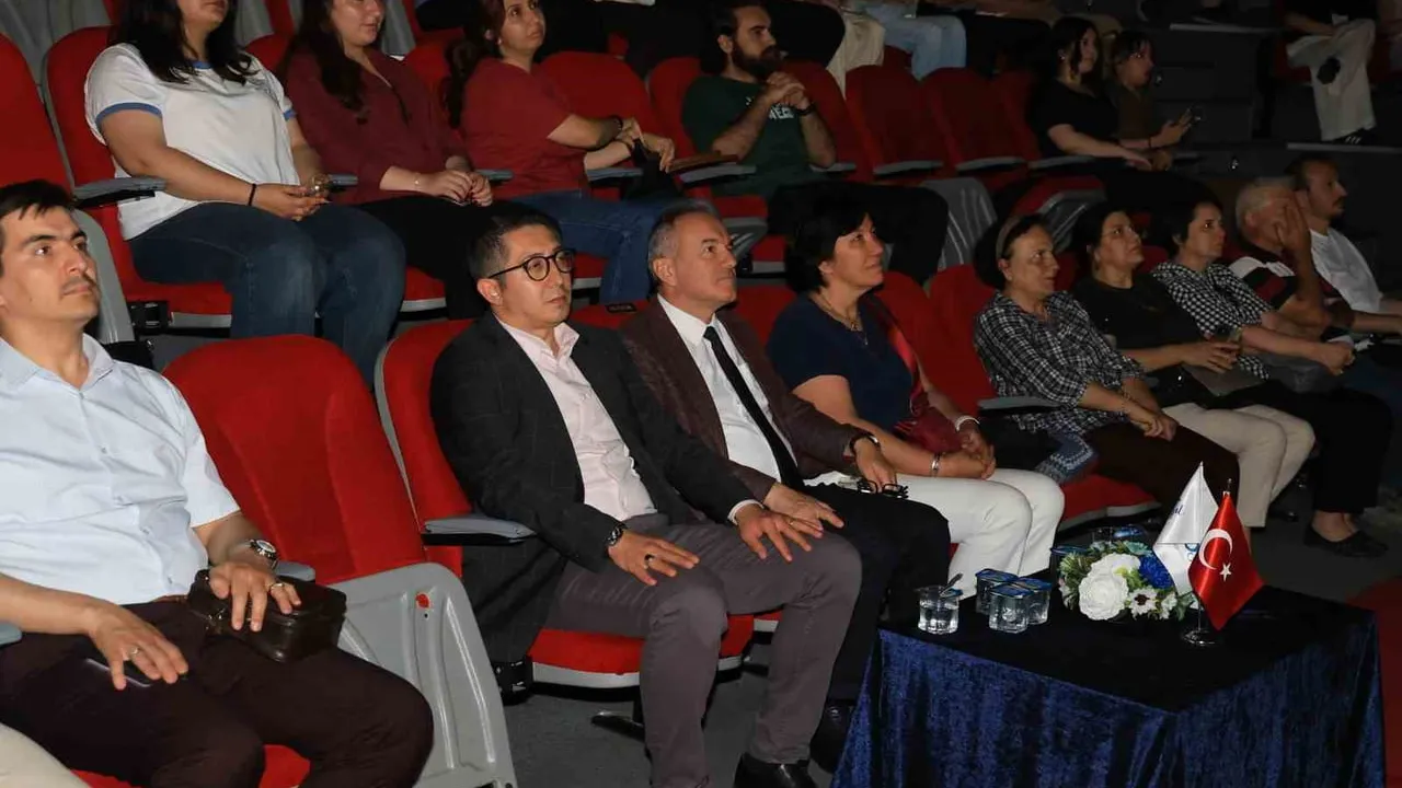 BUÜ'de Lâmiî Çelebi’nin Kaleminden Bursa belgeselinin ilk gösterimi yapıldı