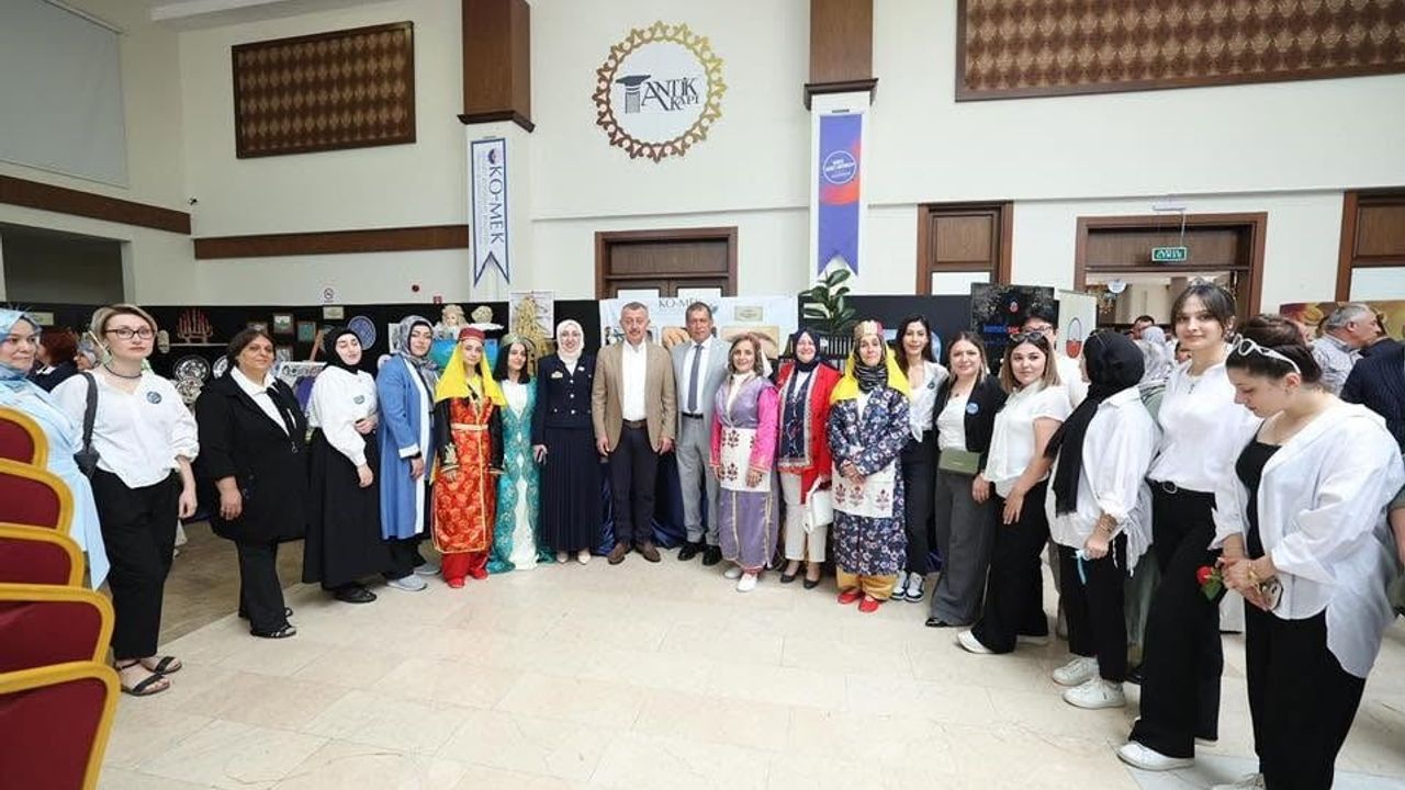 Büyükakın: Kocaeli’de güçlü bir dayanışma ağı kurduk — KO-MEK Karamürsel sergisi açıldı