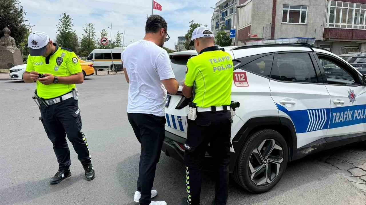Büyükçekmece’de abart egzoz kullanan ehliyetsiz sürücüye 266 bin lira ceza