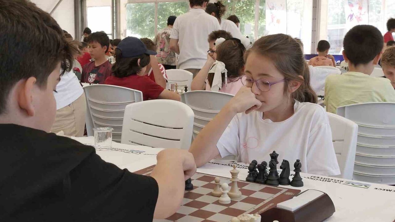Büyükçekmece'de Geleneksel Yaza Merhaba Satranç Turnuvası'nda 388 sporcu yarıştı