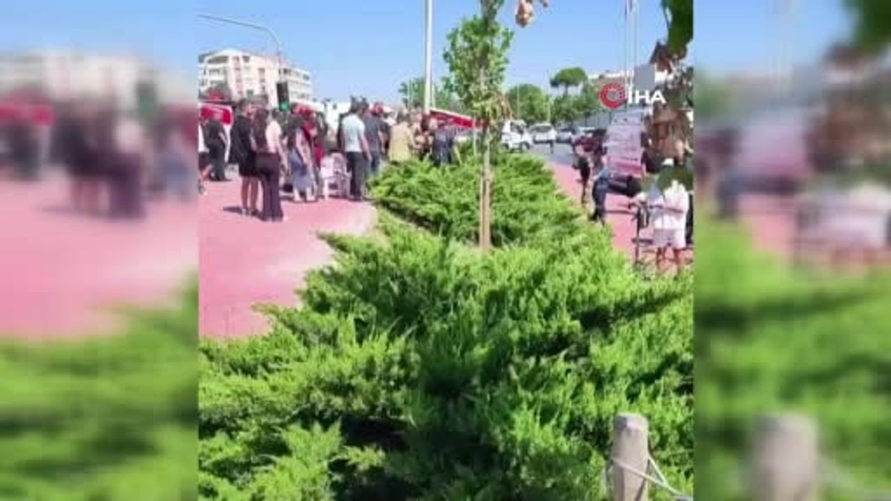 Büyükçekmece'de itfaiye aracı devrildi