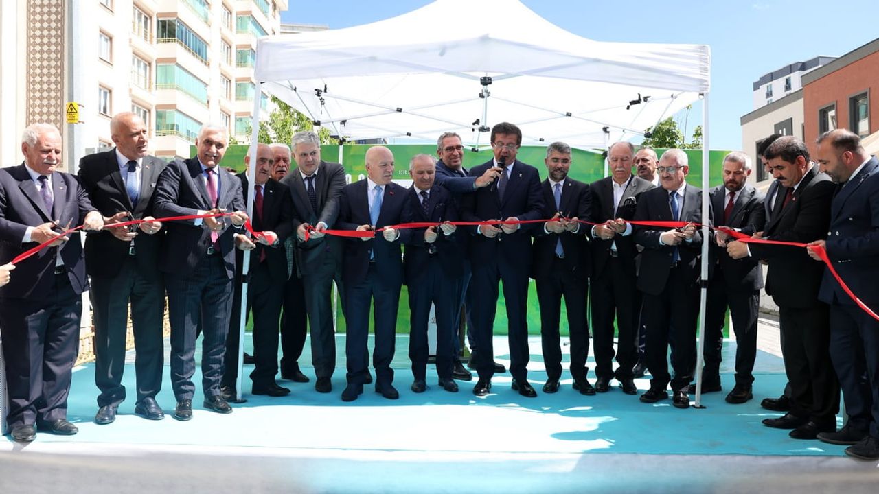 Büyükşehir'den vefa örneği: Av. Ahmet Küçükler Parkı ve Ezel Erverdi Bilgi Evi açıldı