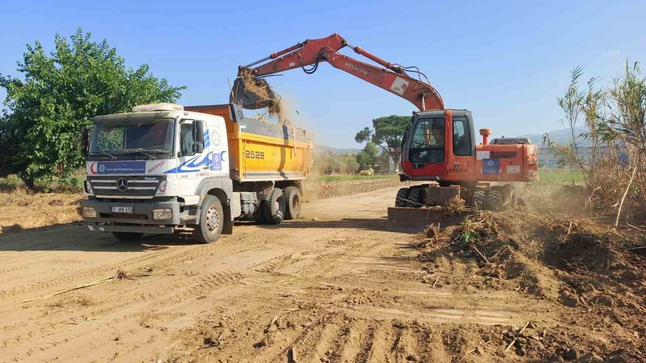 Büyükşehir ekipleri 17 ilçede sahada