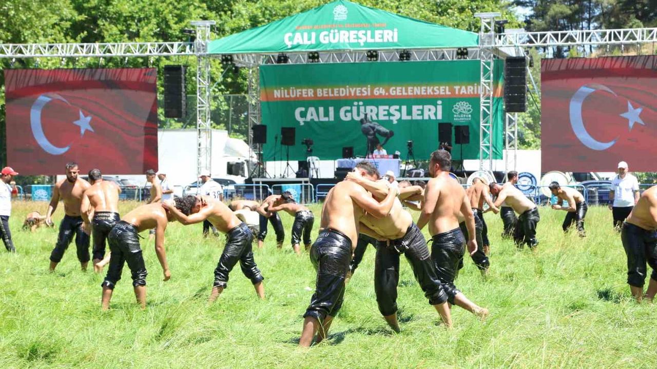 Çalı güreşleri'nde Erkan Taş başpehlivan, ağalık ihalesini Mustafa Cebeci kazandı